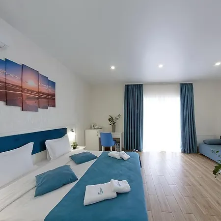Poseidon מלון 3*