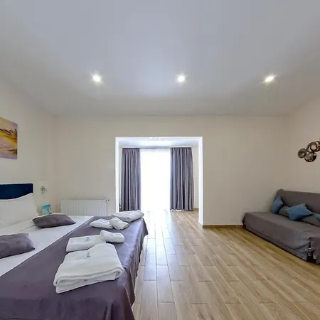 Poseidon מלון 3*